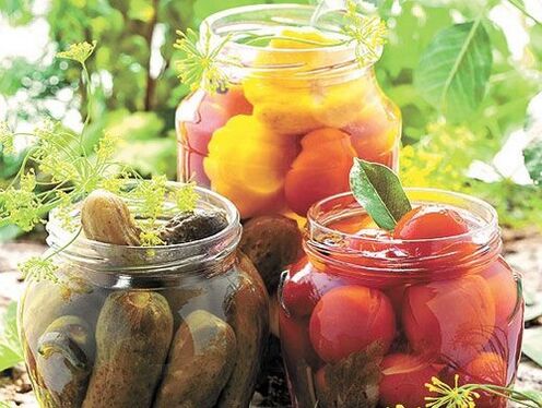 Pickled cucumbers and tomatoes to get rid of parasites